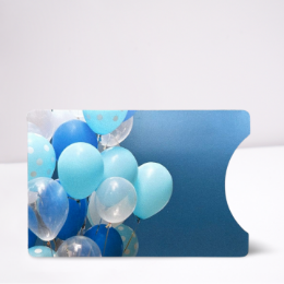 Blaue Kartenverpackung mit Luftballons in Blautönen